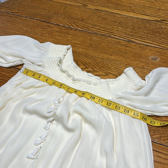 love, Fire cream color tunic top.  Size Large.  Tassels on sleeves and front. - Picture 10 of 13